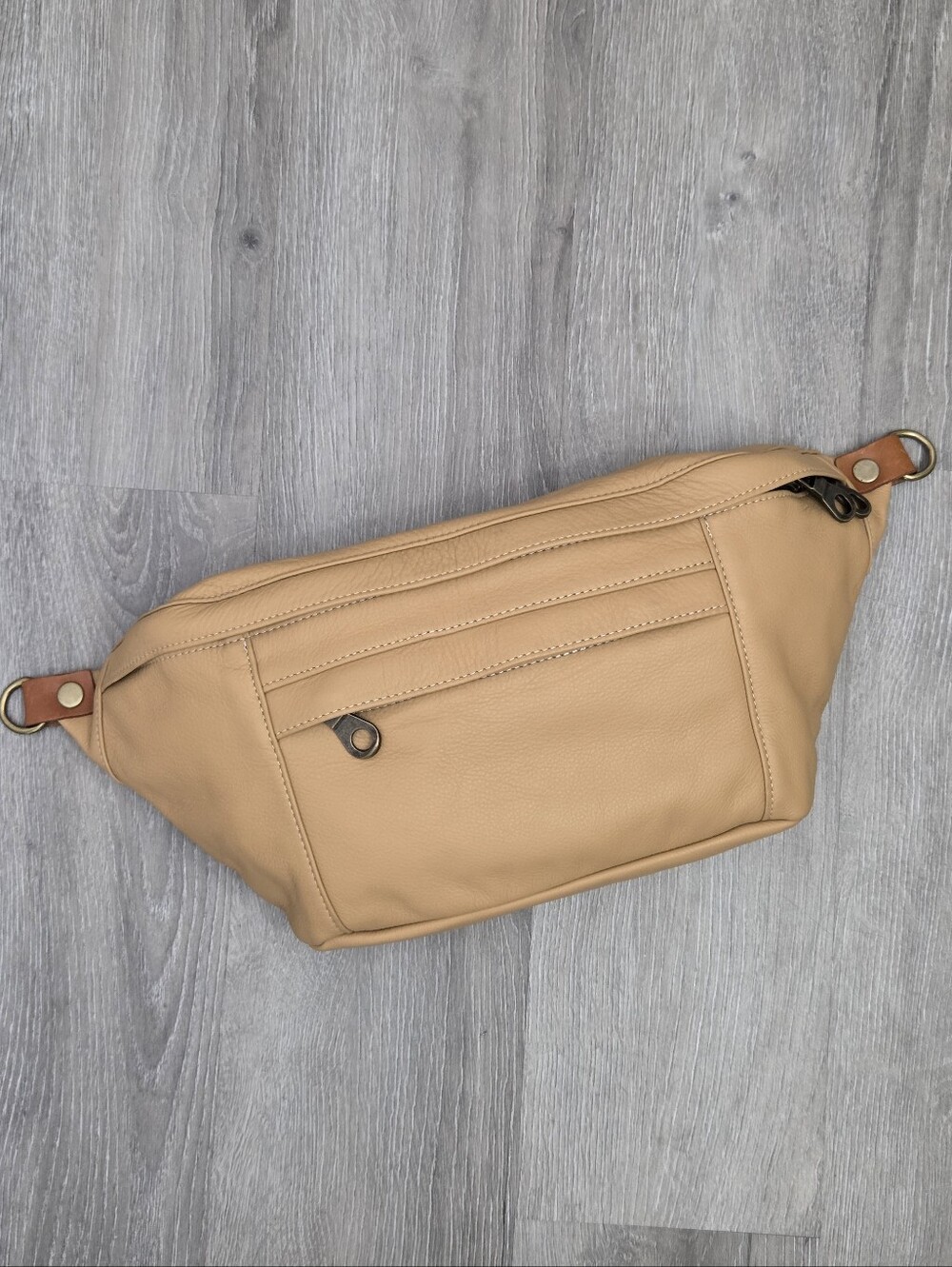 EXCELLENT PARKER THATCH CROSS YOUR HEART SLING BAG - LEATHER BUTTERSCOTCH - Picture 3 of 14